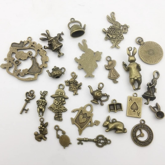 40 Alice in wonderland charms silver or bronze - Picture 4 of 5
